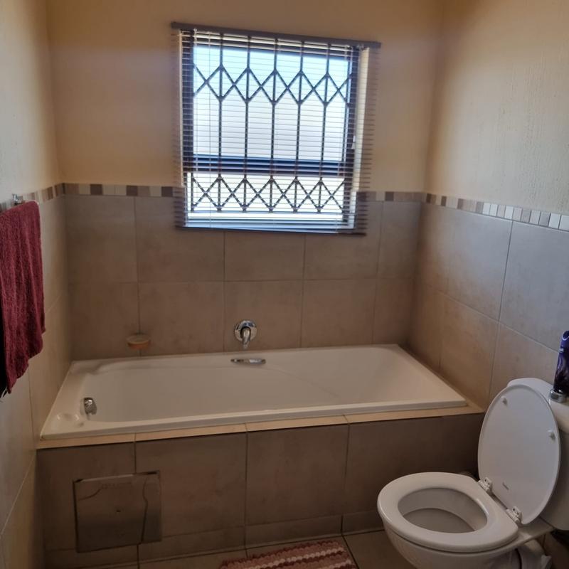 To Let 3 Bedroom Property for Rent in Azaadville Gauteng