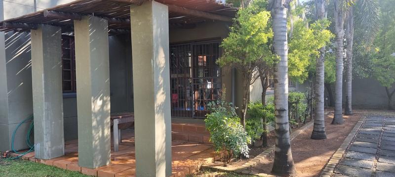 4 Bedroom Property for Sale in Lisdogan Park Gauteng