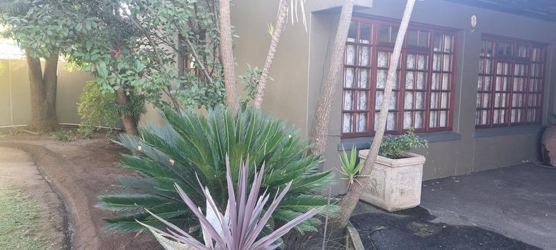 4 Bedroom Property for Sale in Lisdogan Park Gauteng