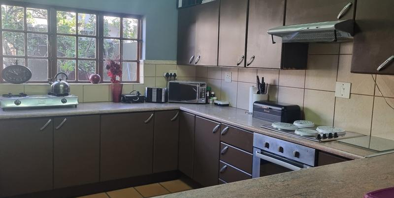 4 Bedroom Property for Sale in Lisdogan Park Gauteng