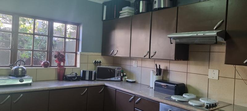 4 Bedroom Property for Sale in Lisdogan Park Gauteng