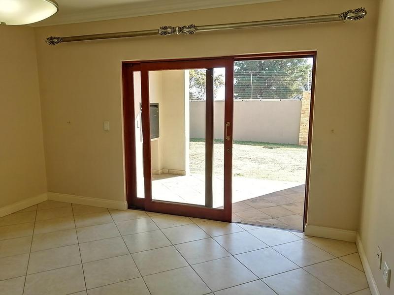 2 Bedroom Property for Sale in Crowthorne Gauteng