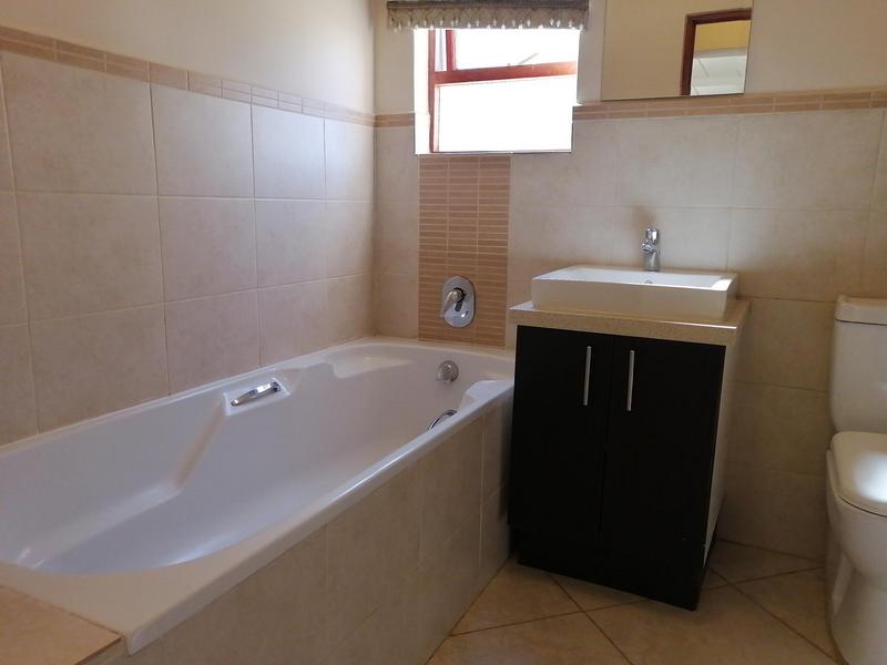 2 Bedroom Property for Sale in Crowthorne Gauteng