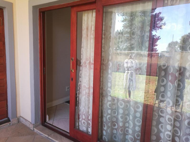 2 Bedroom Property for Sale in Crowthorne Gauteng