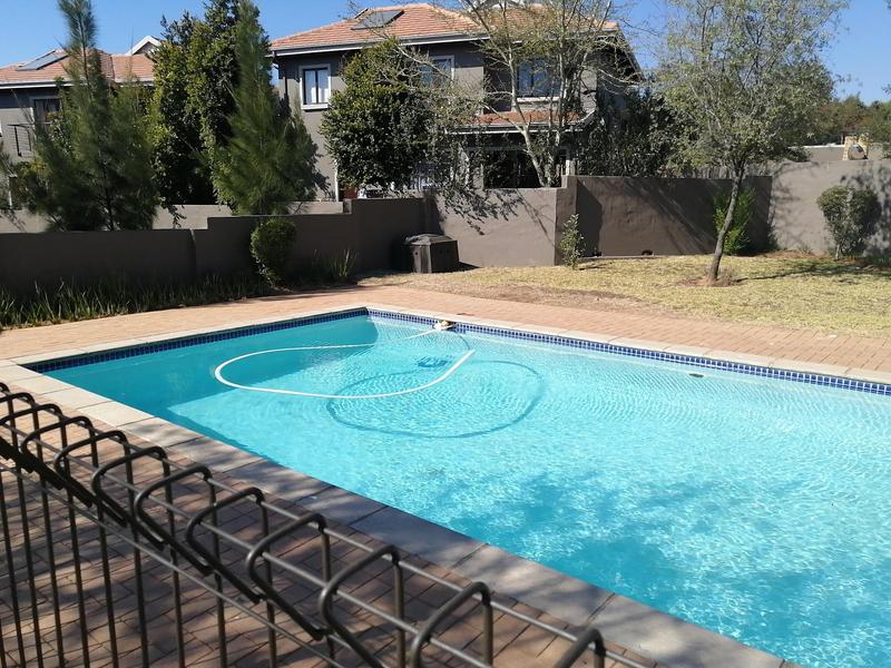2 Bedroom Property for Sale in Crowthorne Gauteng