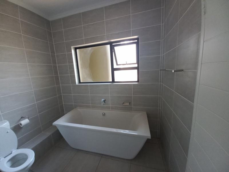 To Let 3 Bedroom Property for Rent in Waterfall Gauteng