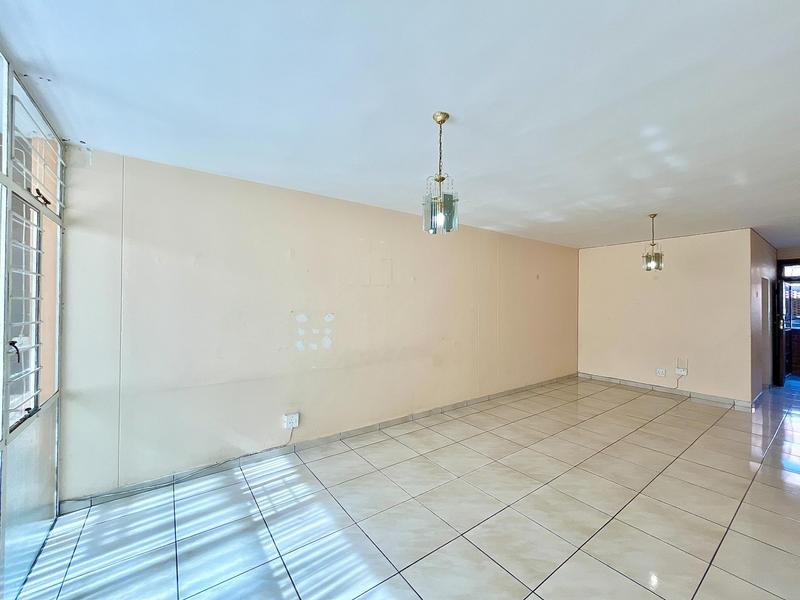 2 Bedroom Property for Sale in Florida Lake Gauteng