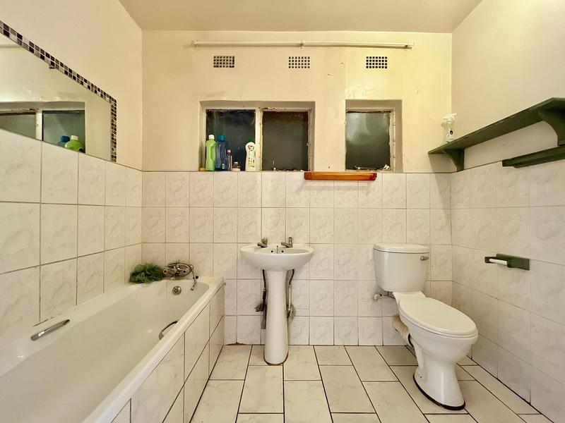 2 Bedroom Property for Sale in Florida Lake Gauteng