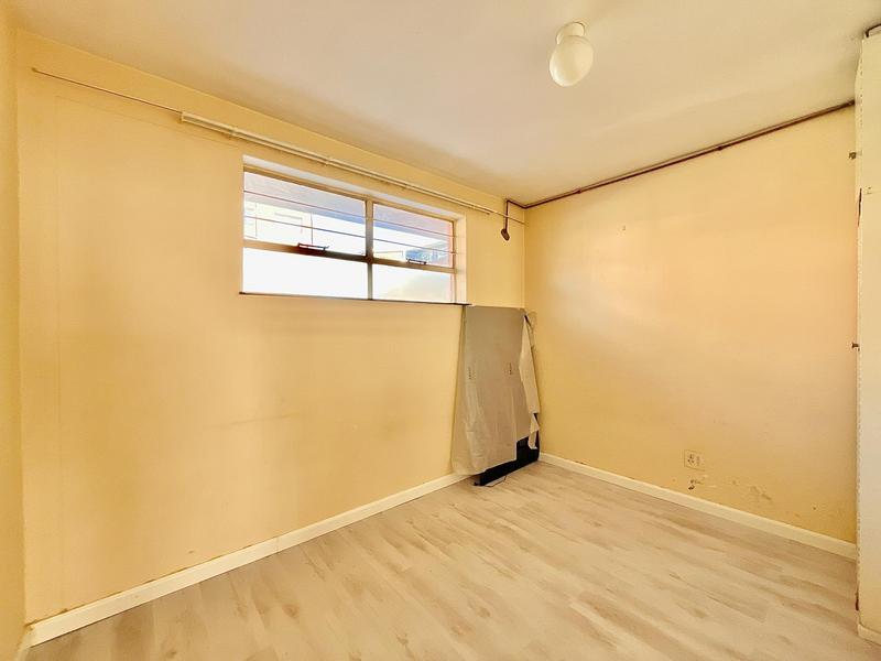 2 Bedroom Property for Sale in Florida Lake Gauteng