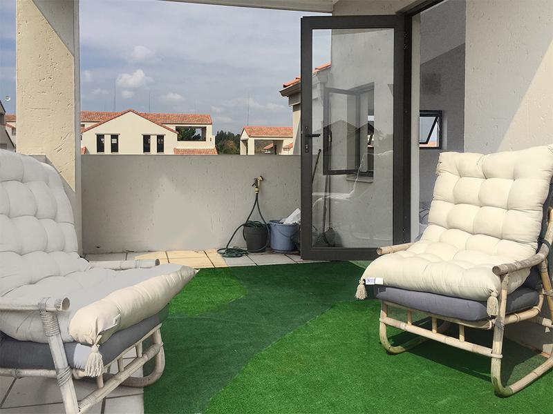 To Let 1 Bedroom Property for Rent in Douglasdale Gauteng