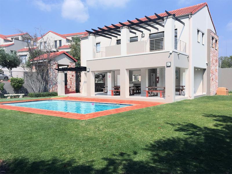 To Let 1 Bedroom Property for Rent in Douglasdale Gauteng