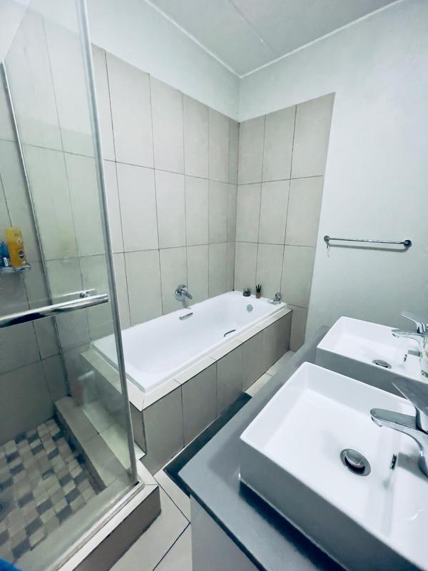 2 Bedroom Property for Sale in North Riding Gauteng