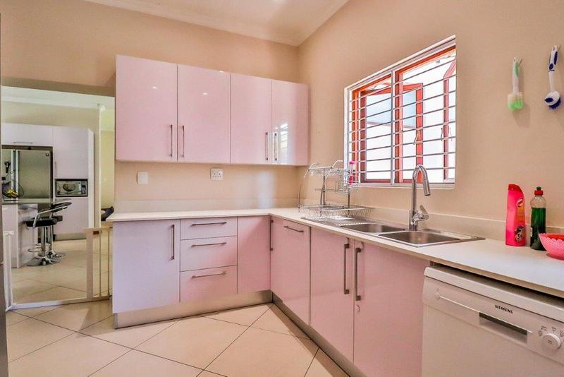 To Let 5 Bedroom Property for Rent in Orchards Gauteng