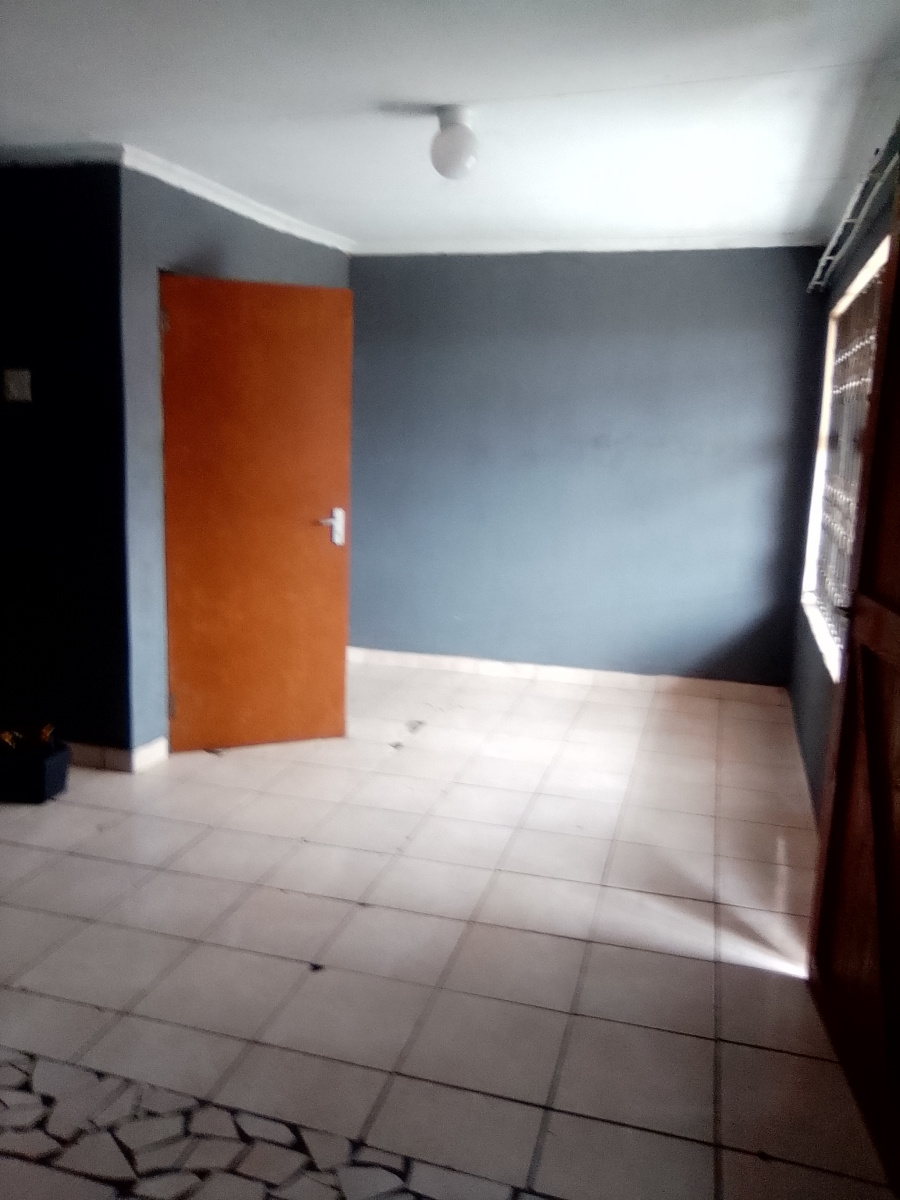 Room for rent in Villa Liza Gauteng. Listed by PropertyCentral