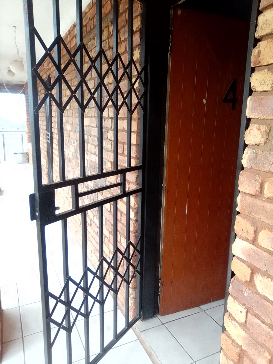 Room for rent in Villa Liza Gauteng. Listed by PropertyCentral