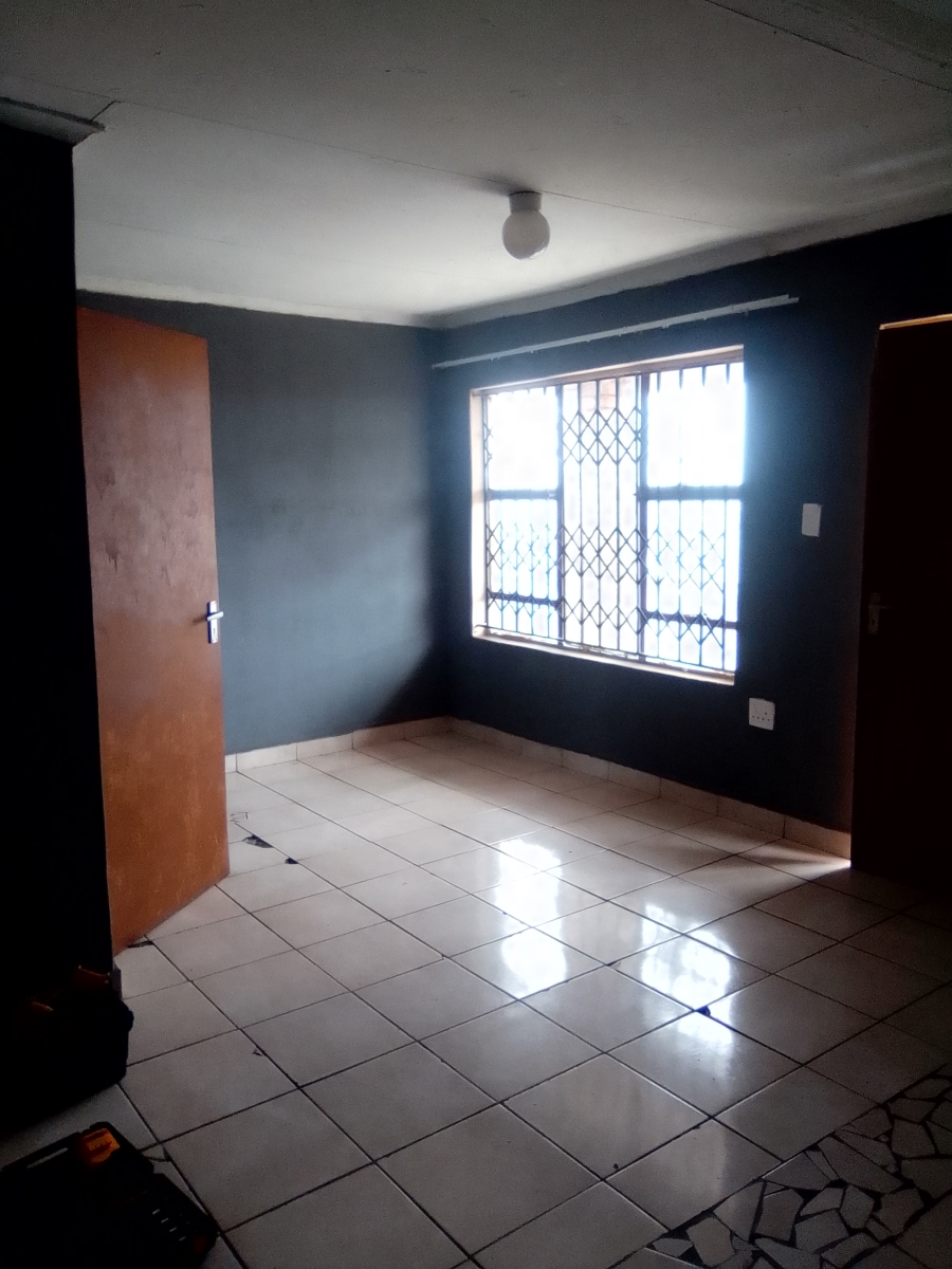 Room for rent in Villa Liza Gauteng. Listed by PropertyCentral