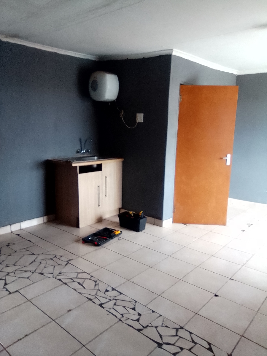 Room for rent in Villa Liza Gauteng. Listed by PropertyCentral