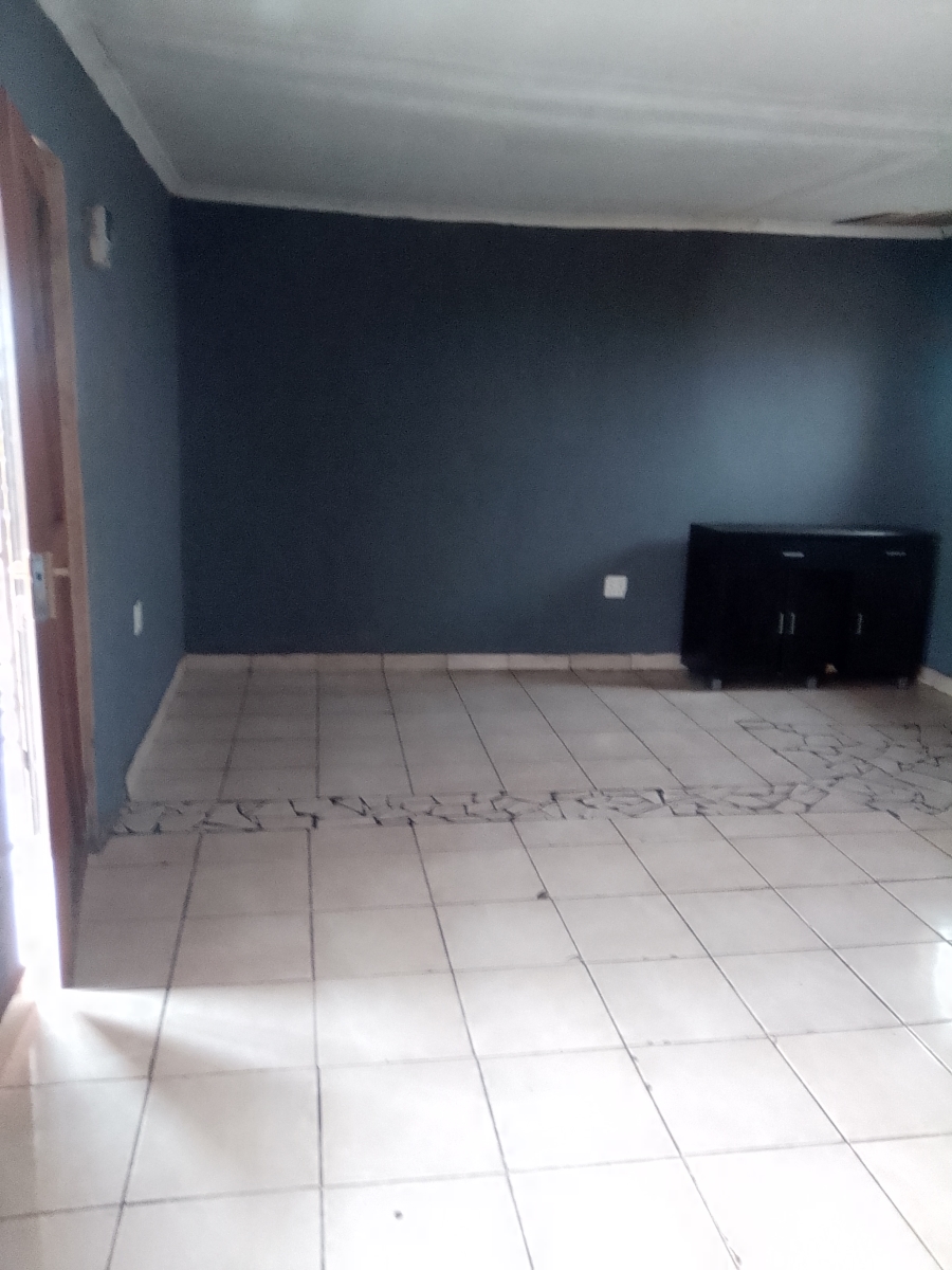 Room for rent in Villa Liza Gauteng. Listed by PropertyCentral