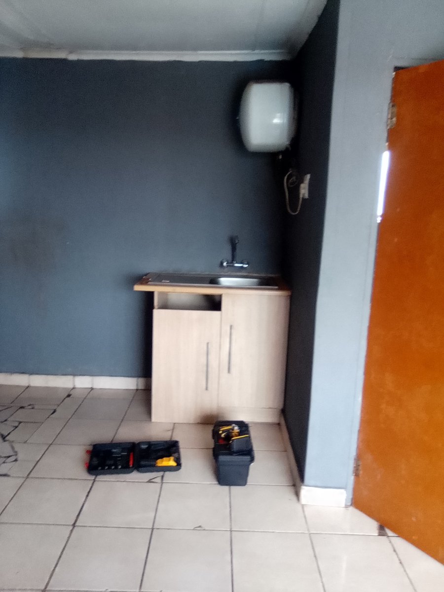 Room for rent in Villa Liza Gauteng. Listed by PropertyCentral