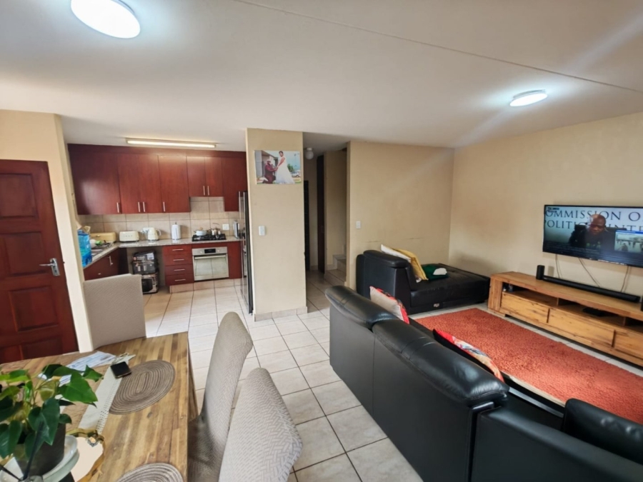 4 Bedroom Property for Sale in Annlin Gauteng