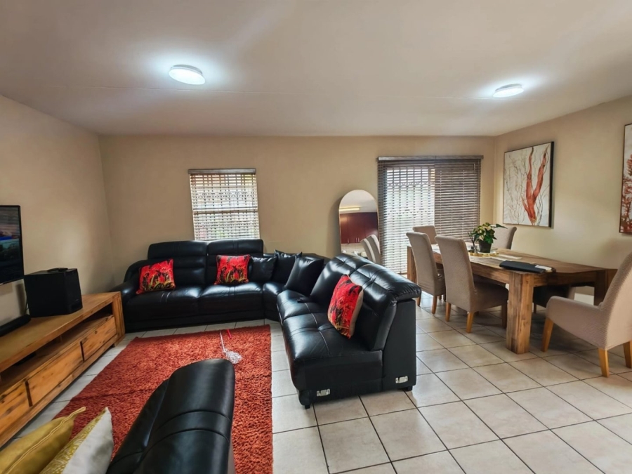 4 Bedroom Property for Sale in Annlin Gauteng