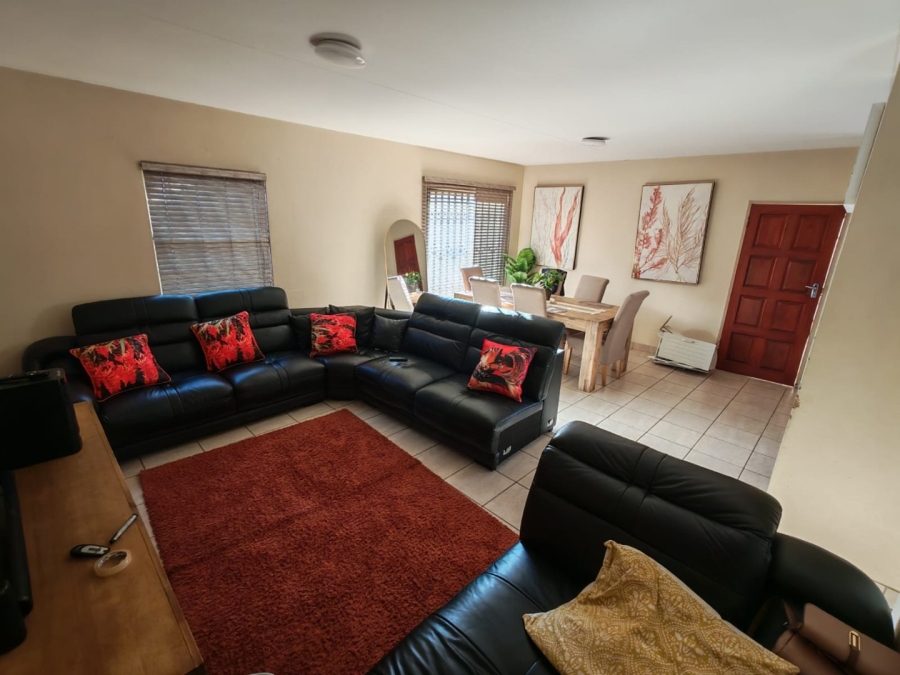 4 Bedroom Property for Sale in Annlin Gauteng
