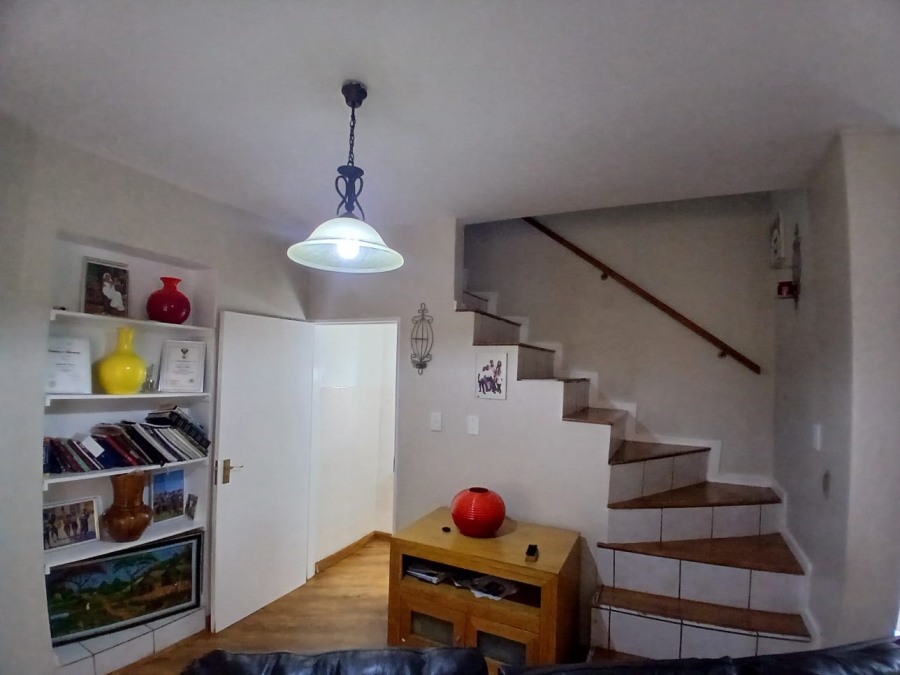 4 Bedroom Property for Sale in Die Hoewes Gauteng