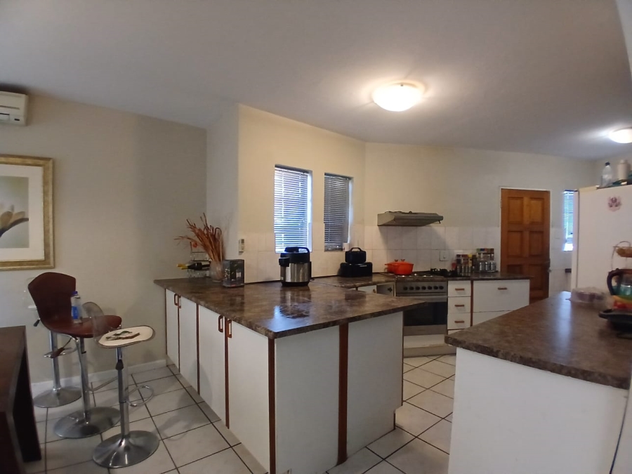4 Bedroom Property for Sale in Die Hoewes Gauteng