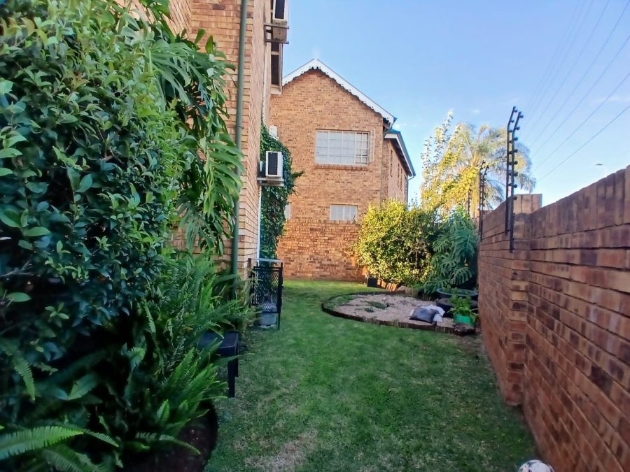 4 Bedroom Property for Sale in Die Hoewes Gauteng