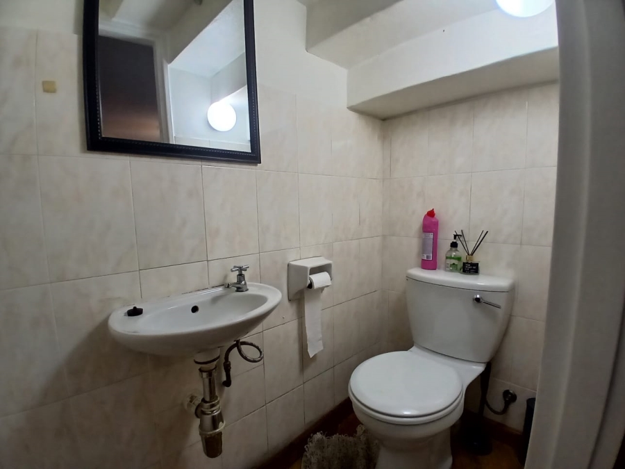 4 Bedroom Property for Sale in Die Hoewes Gauteng