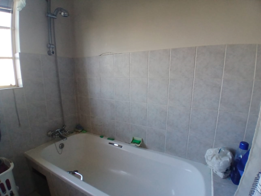 4 Bedroom Property for Sale in Die Hoewes Gauteng