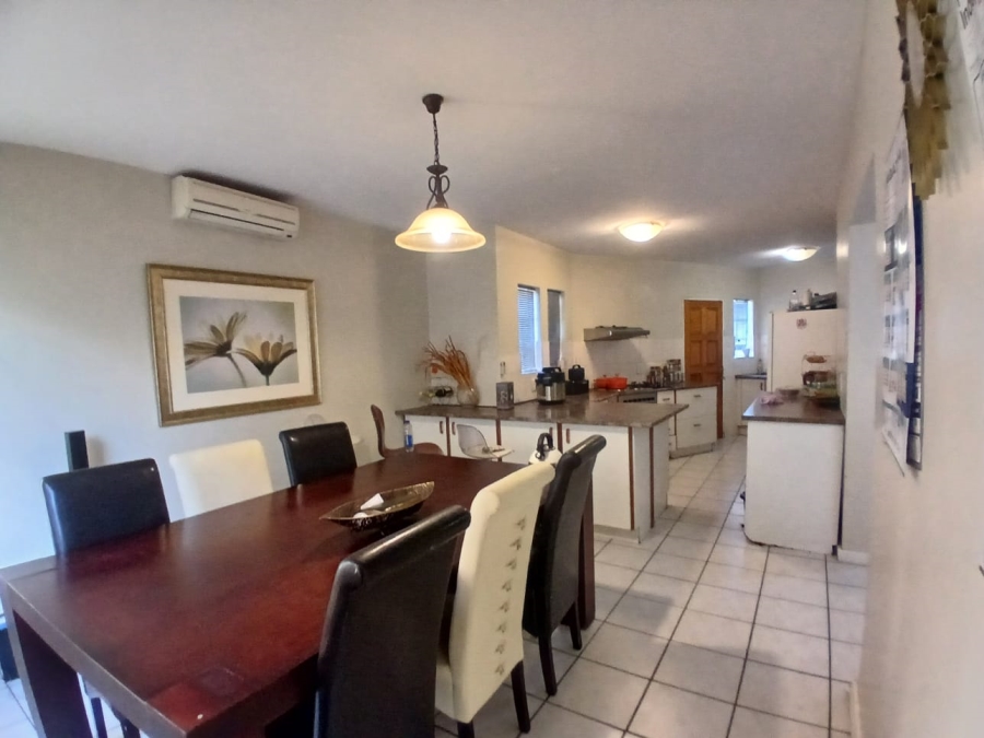 4 Bedroom Property for Sale in Die Hoewes Gauteng