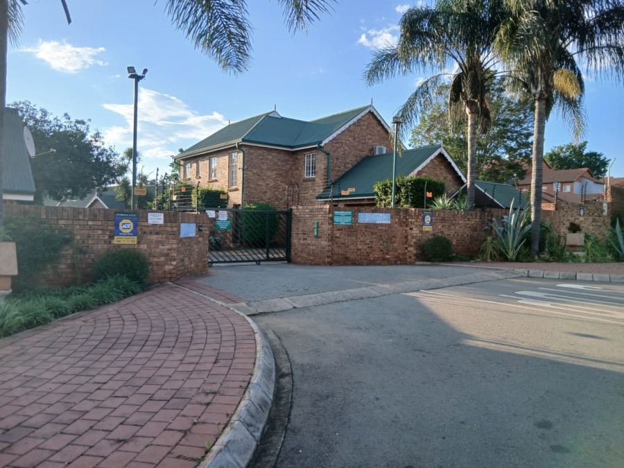 4 Bedroom Property for Sale in Die Hoewes Gauteng