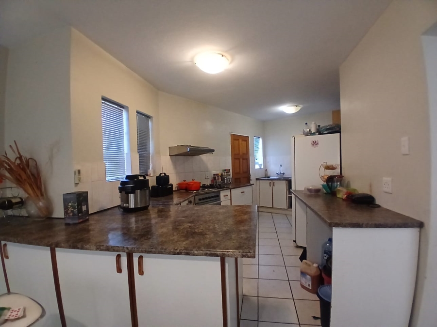 4 Bedroom Property for Sale in Die Hoewes Gauteng