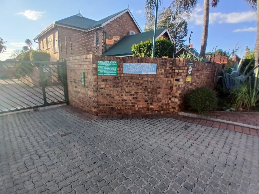 4 Bedroom Property for Sale in Die Hoewes Gauteng