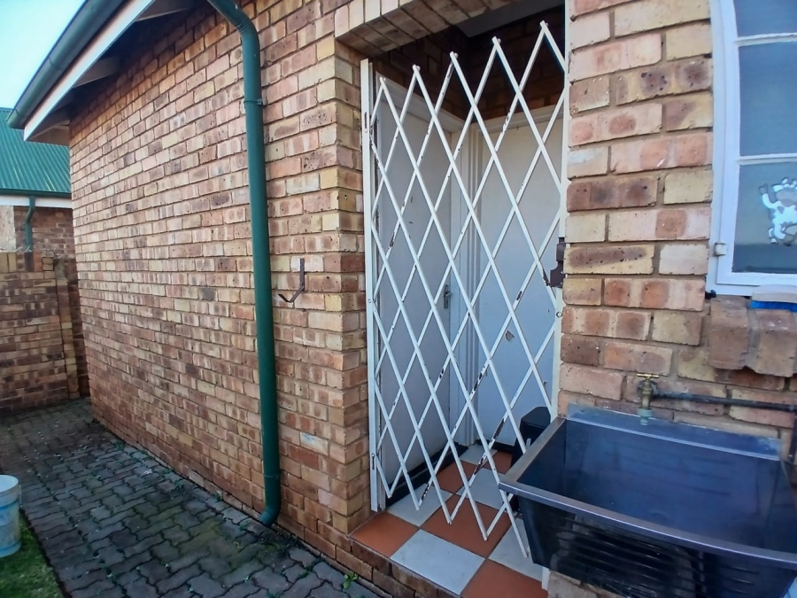 4 Bedroom Property for Sale in Die Hoewes Gauteng