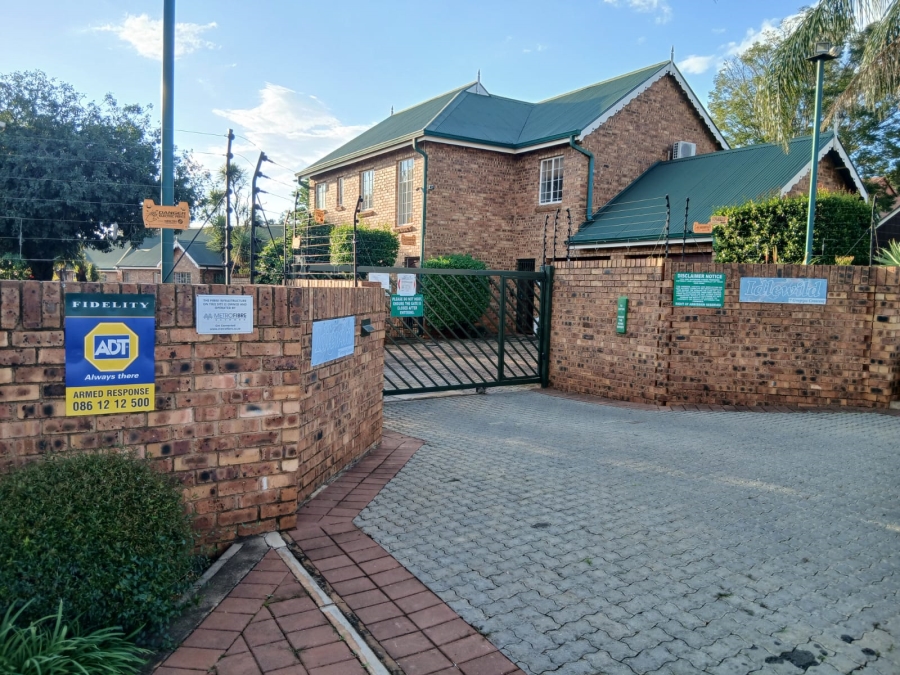 4 Bedroom Property for Sale in Die Hoewes Gauteng