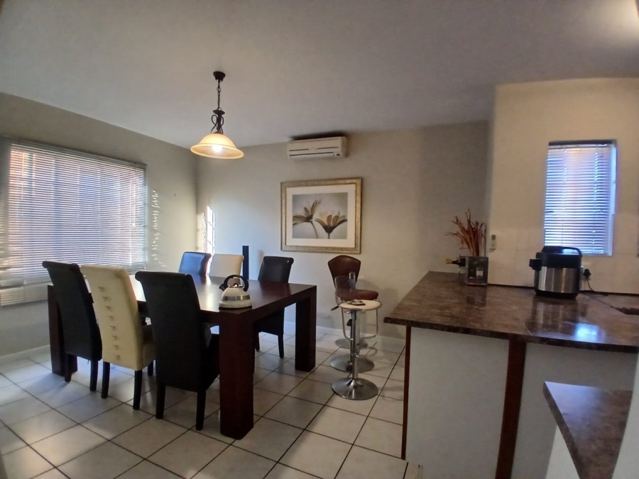 4 Bedroom Property for Sale in Die Hoewes Gauteng