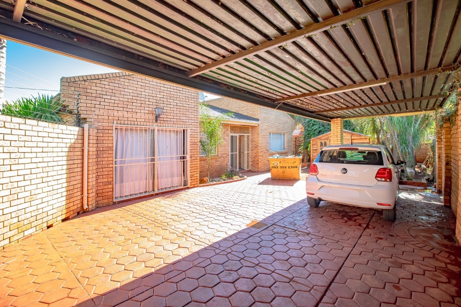 4 Bedroom Property for Sale in Sinoville Gauteng