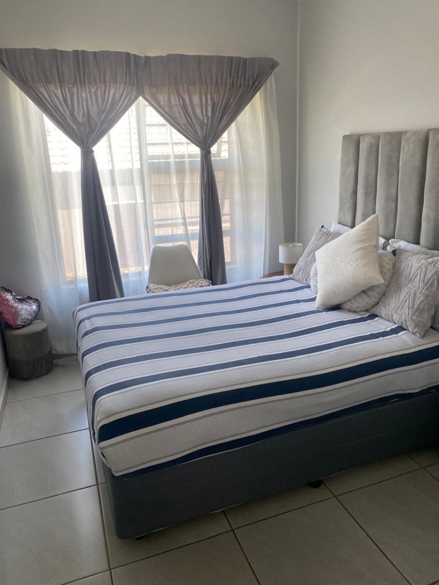To Let 3 Bedroom Property for Rent in Fleurhof Gauteng