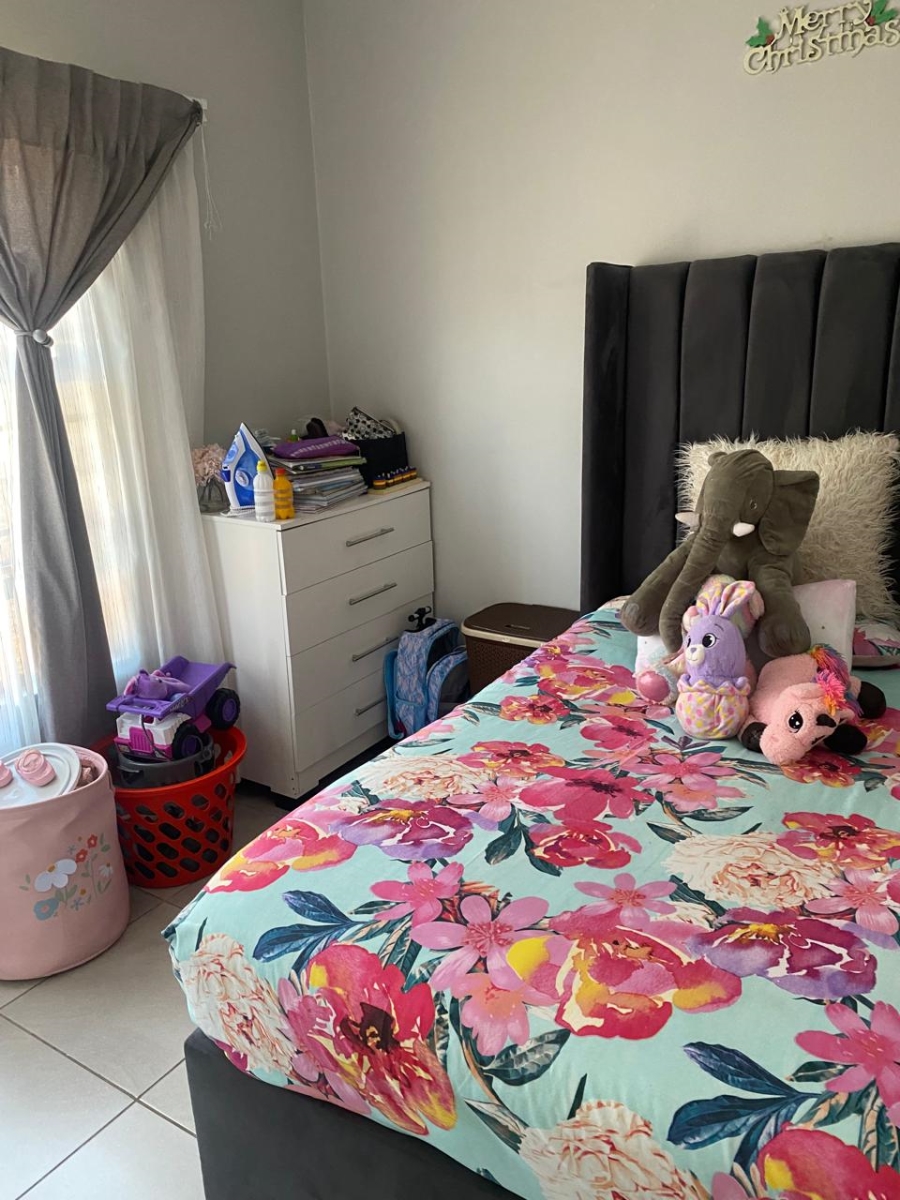 To Let 3 Bedroom Property for Rent in Fleurhof Gauteng