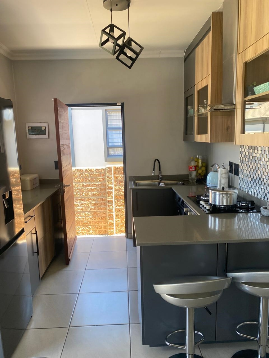 To Let 3 Bedroom Property for Rent in Fleurhof Gauteng