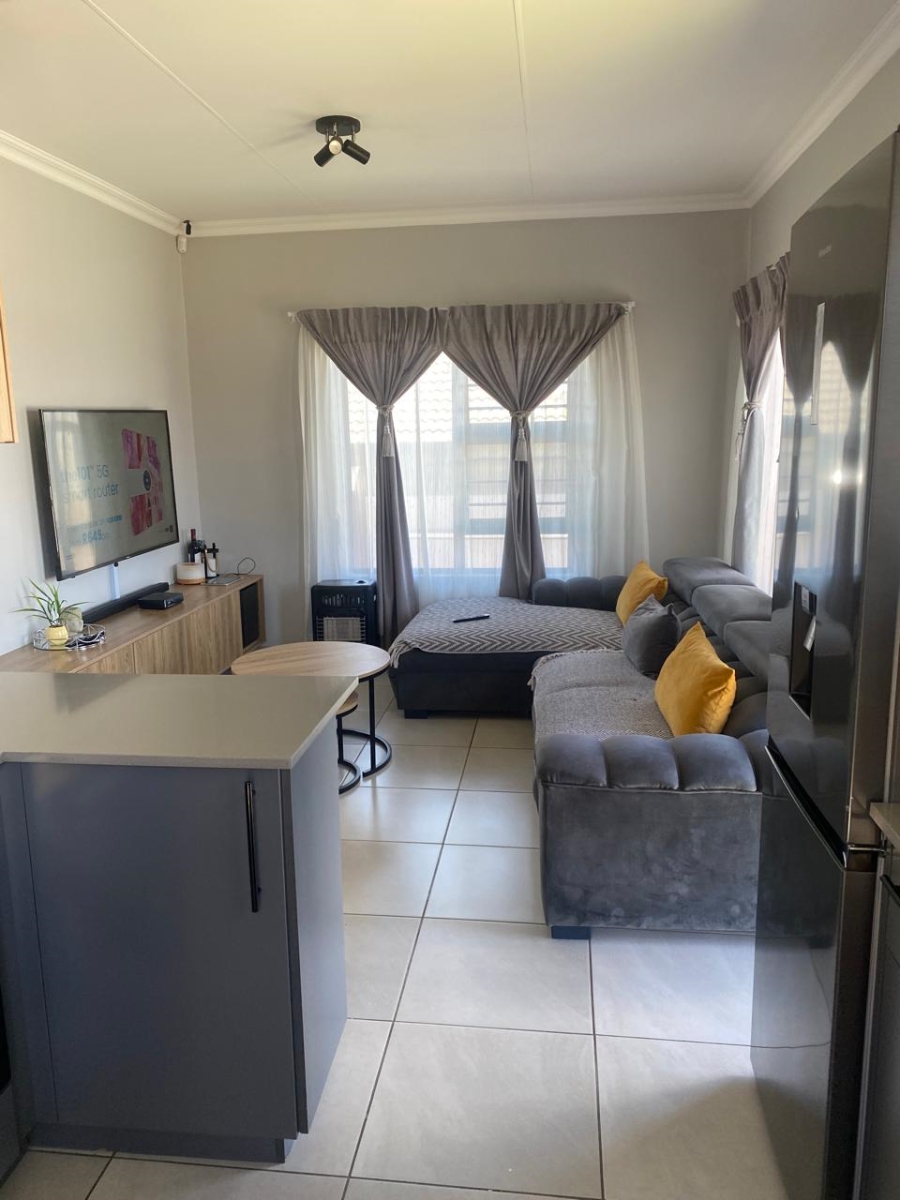 To Let 3 Bedroom Property for Rent in Fleurhof Gauteng