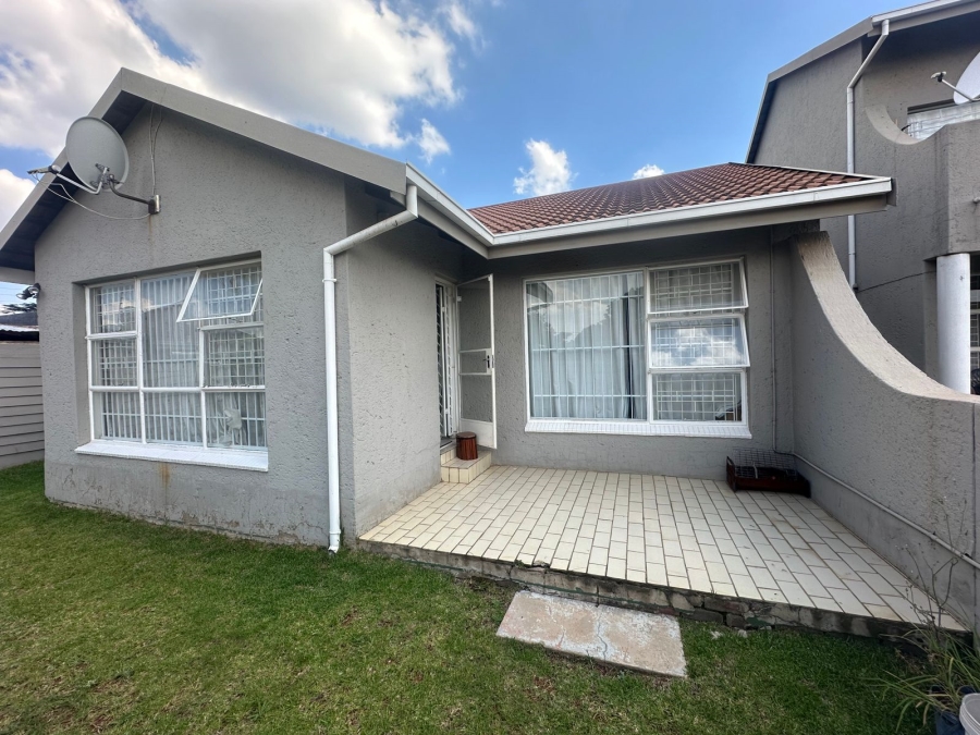 To Let 2 Bedroom Property for Rent in The Hill Gauteng
