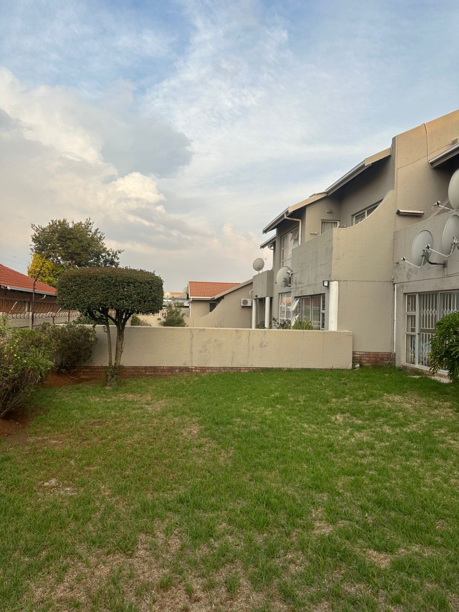 To Let 2 Bedroom Property for Rent in The Hill Gauteng