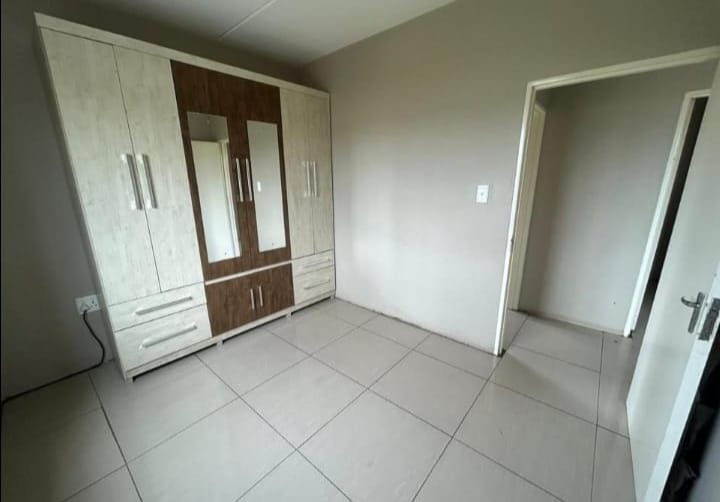 To Let 2 Bedroom Property for Rent in Fleurhof Gauteng