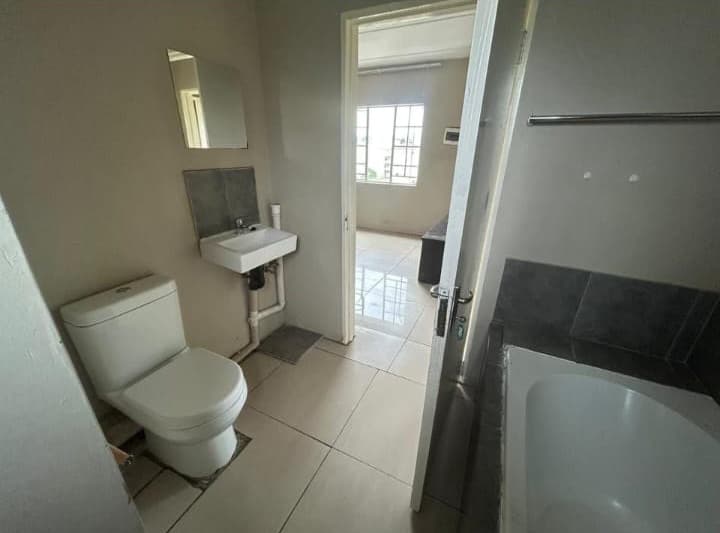 To Let 2 Bedroom Property for Rent in Fleurhof Gauteng