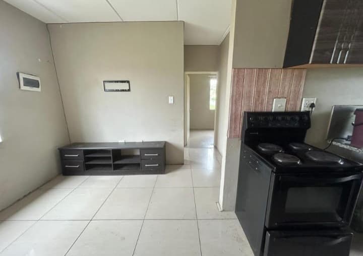To Let 2 Bedroom Property for Rent in Fleurhof Gauteng