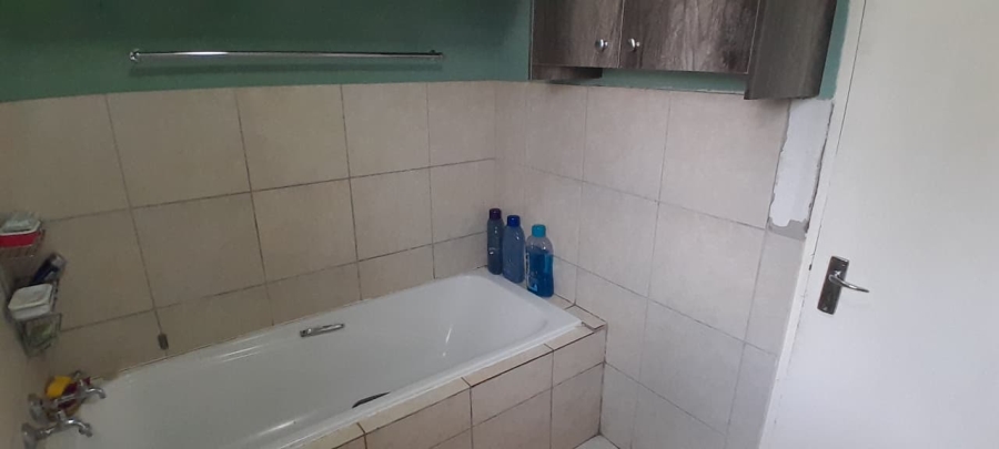 2 Bedroom Property for Sale in Fleurhof Gauteng