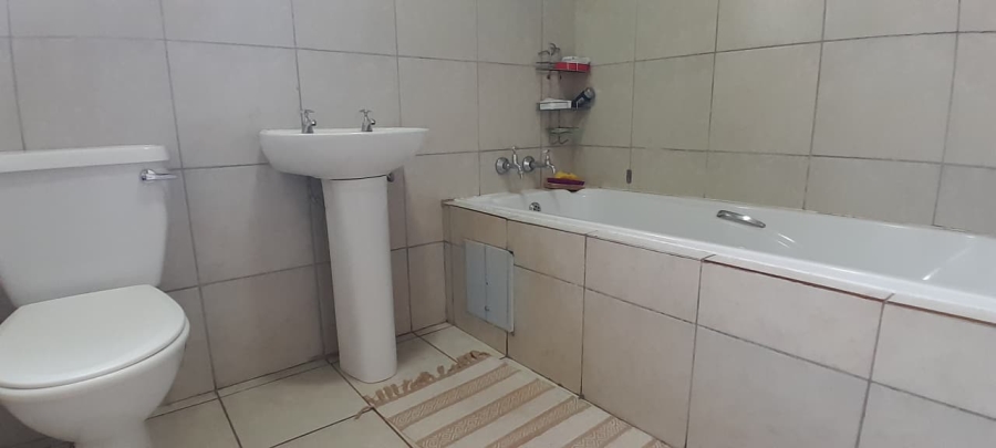2 Bedroom Property for Sale in Fleurhof Gauteng
